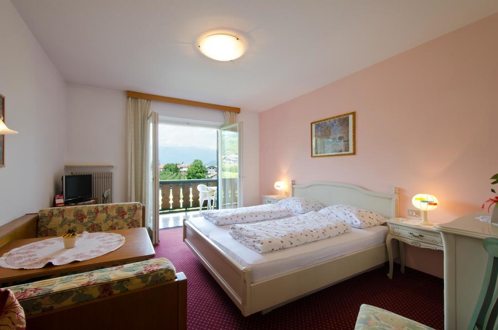 Hotel & Residenz Traubenheim Налес Стая снимка