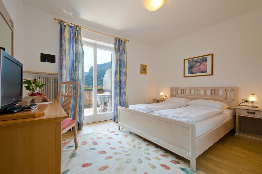 Hotel & Residenz Traubenheim Налес Стая снимка